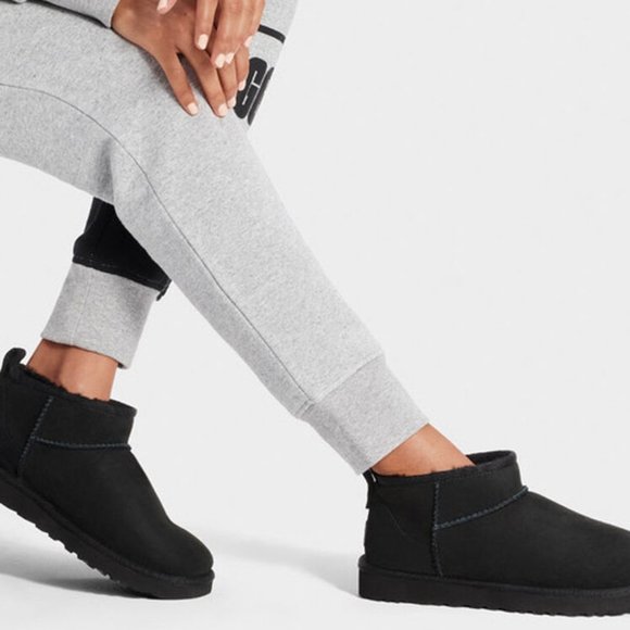 🎁 UGG Womens Classic Ultra Mini Ankle Boot - Picture 4 of 8